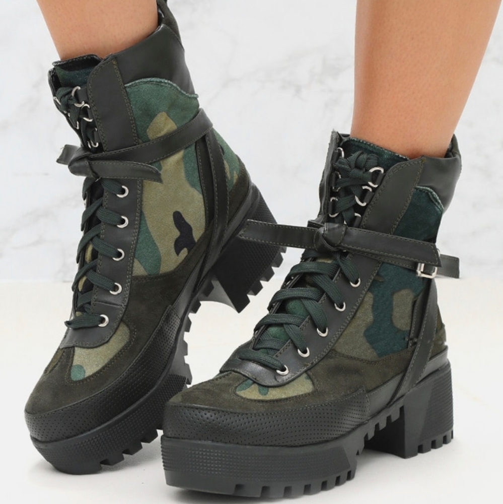 Prettylittlething Camouflage Boots
